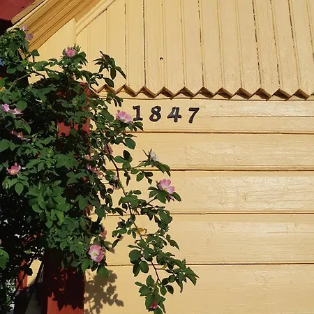 Апартаменты Romantic Seaside House *